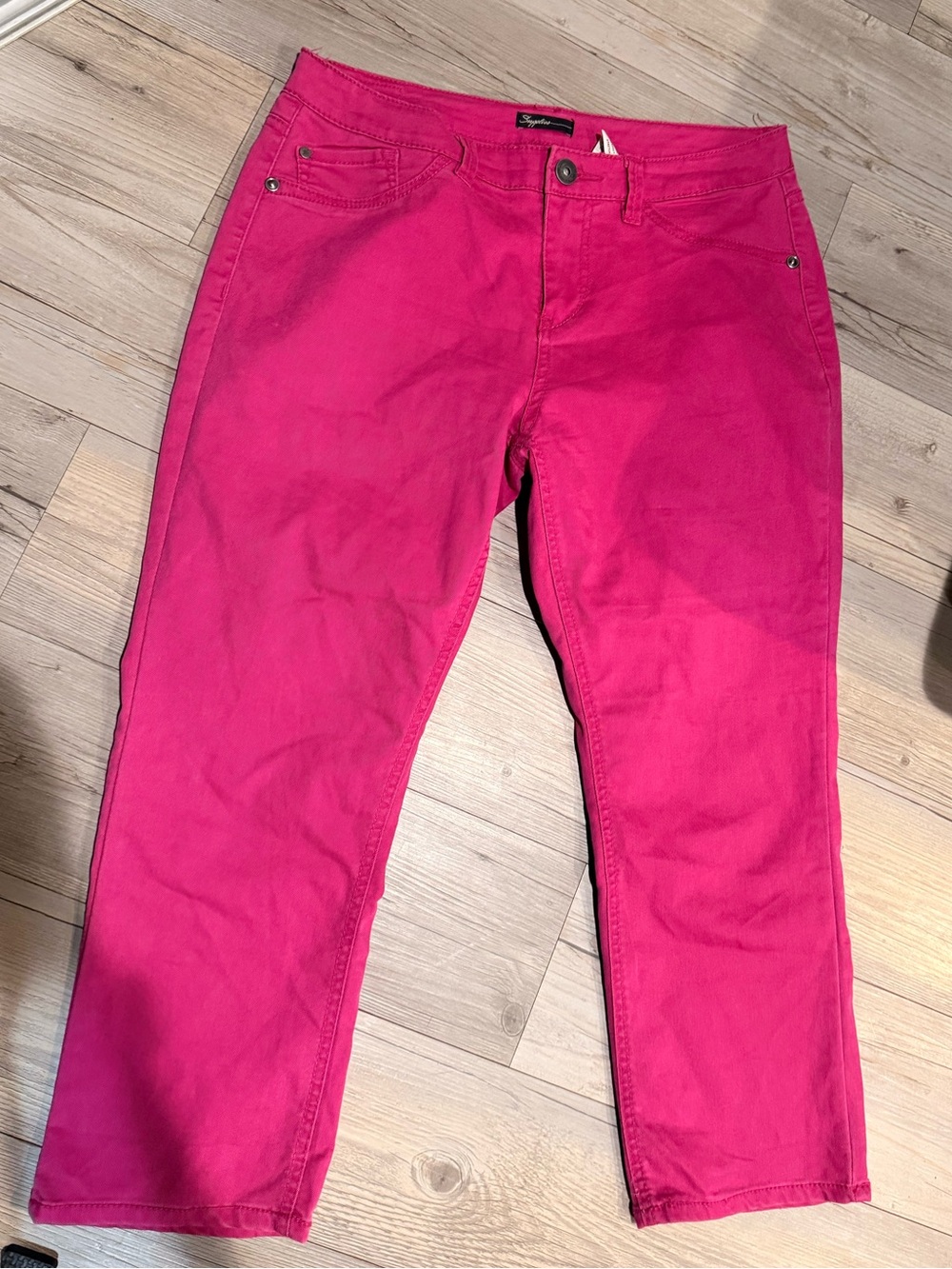 Simplicity Bright Pink Cropped Women’s Jeans